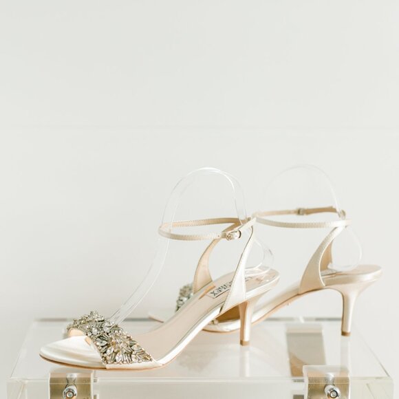 Badgley Mischka Richelle 8.5 Women's Heels Ivory Kitten Heel Satin - Picture 13 of 16